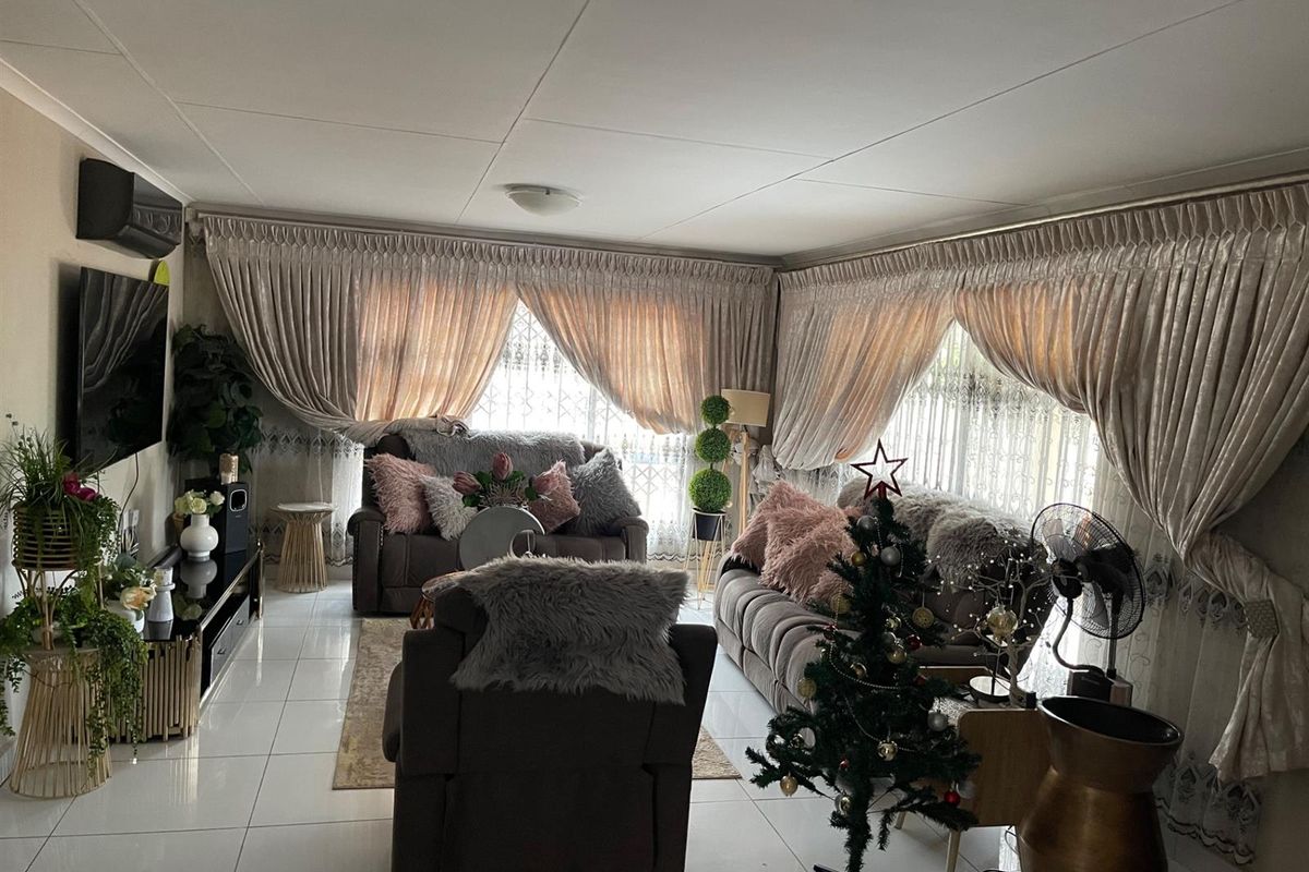 Charming House For Sale in Kriel - Photo 5