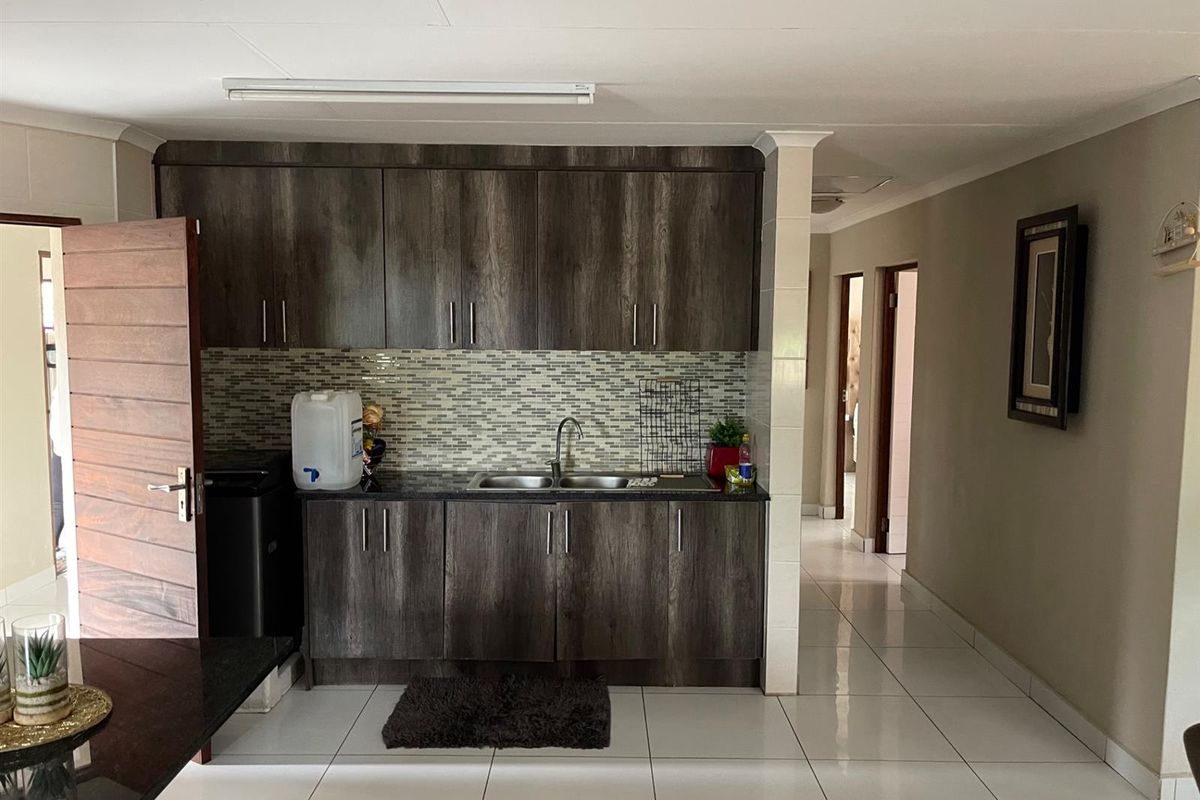 Charming House For Sale in Kriel - Photo 3