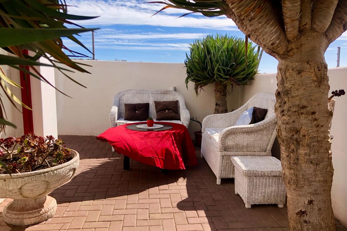 Timeless Sea-View Home in Paradise Beach - Photo 4