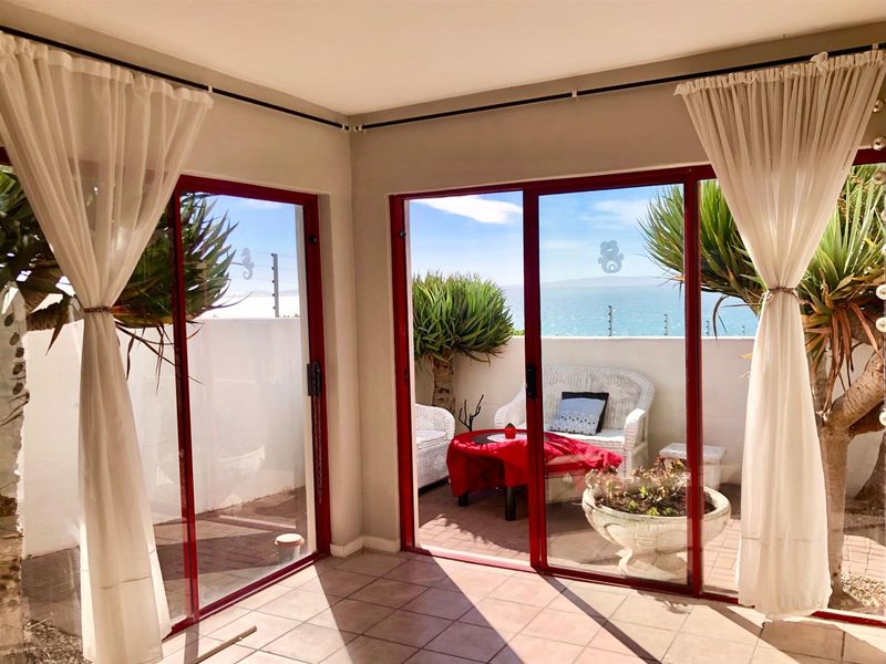 Timeless Sea-View Home in Paradise Beach - Photo 3