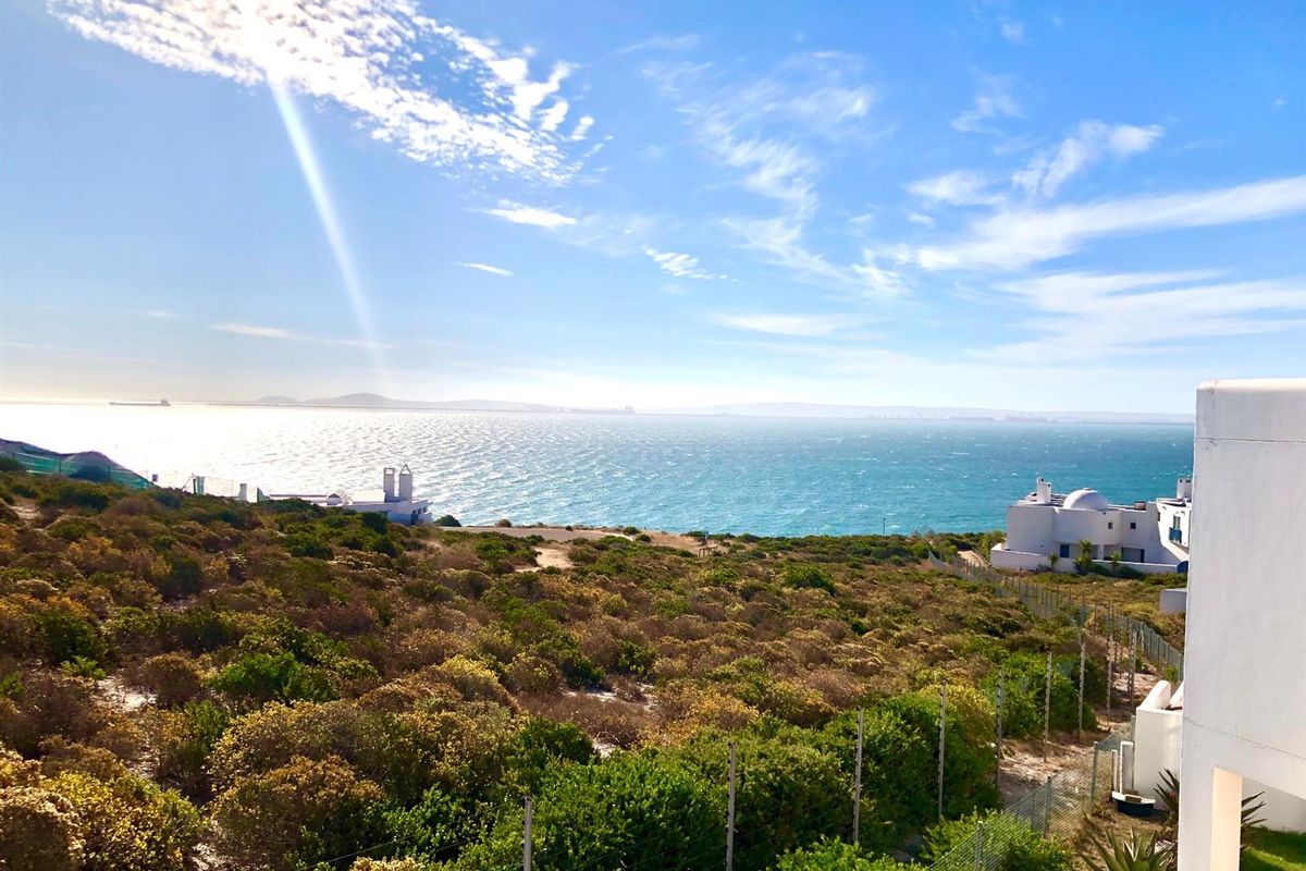 Timeless Sea-View Home in Paradise Beach - Photo 2