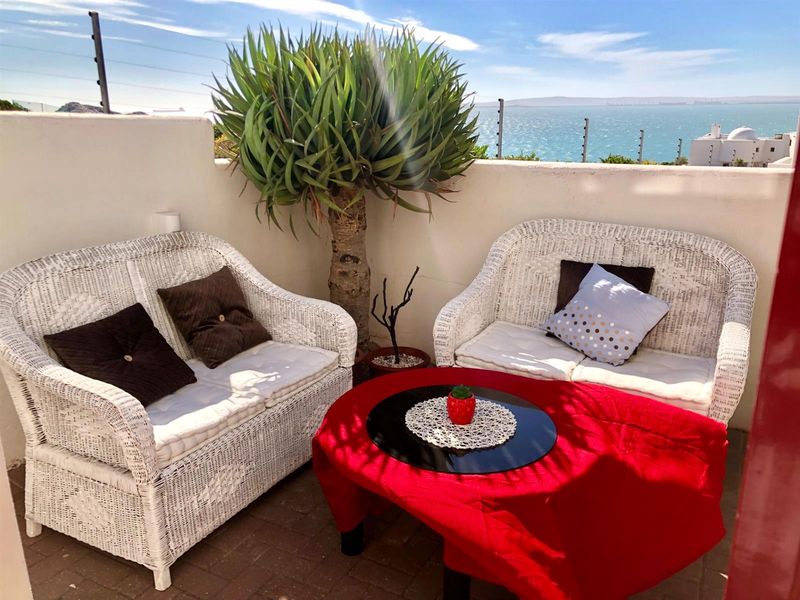 Timeless Sea-View Home in Paradise Beach - Photo 5