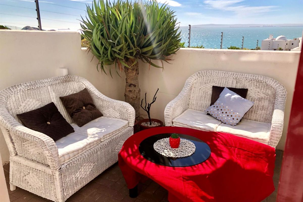 Timeless Sea-View Home in Paradise Beach - Photo 5