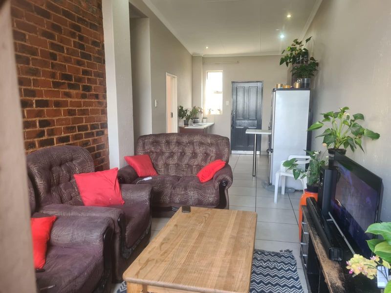 Reduced 2 Bed 1 Bath Apartment For Sale In Buccleuch, Sandton - Photo 4