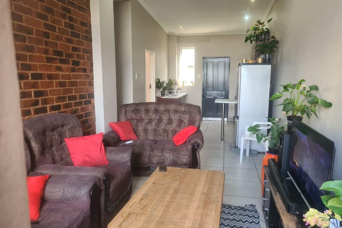Reduced 2 Bed 1 Bath Apartment For Sale In Buccleuch, Sandton - Photo 4