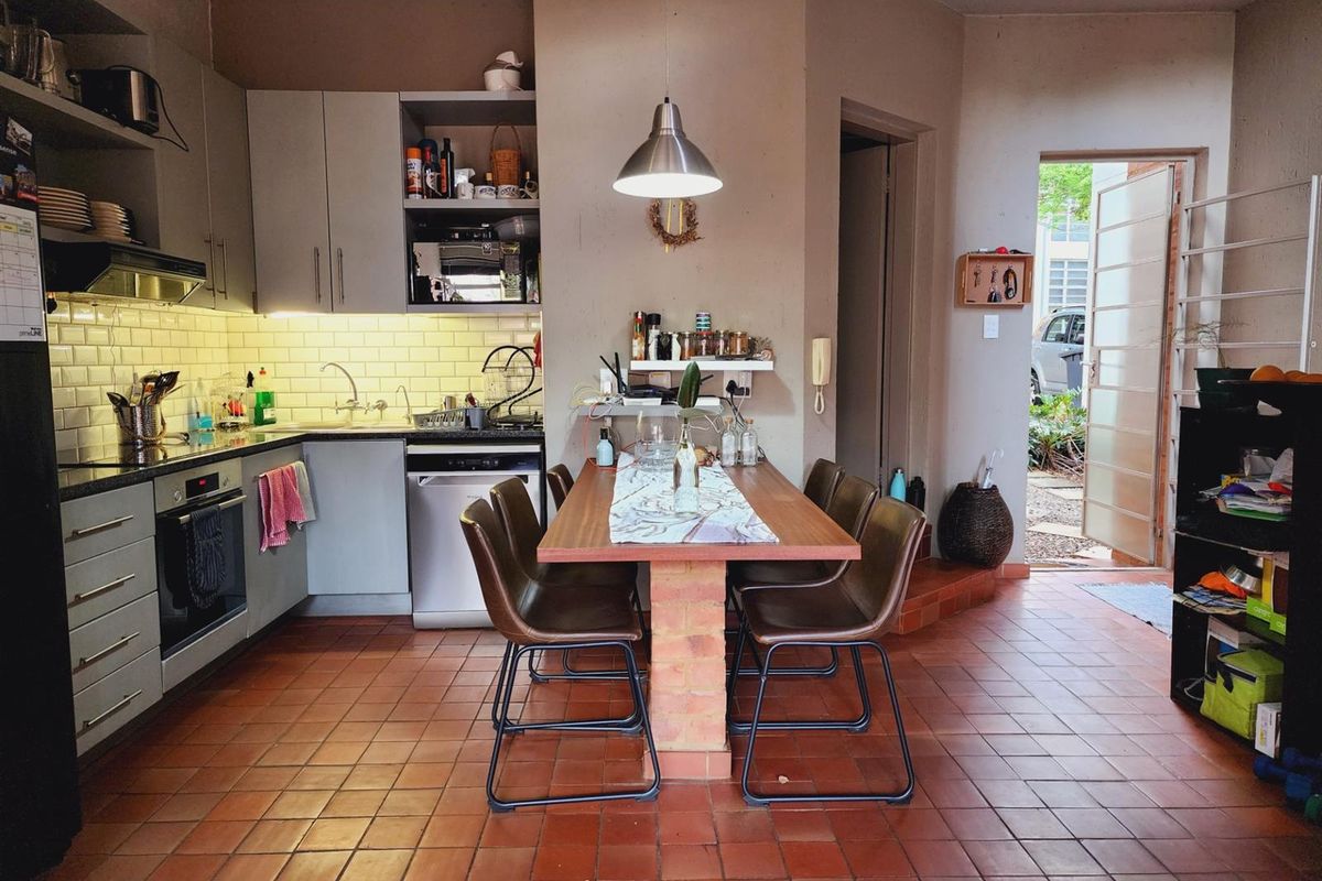 Townhouse For Sale in Die Wilgers, Pretoria, Gauteng - Photo 5