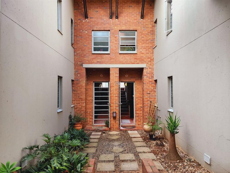 Townhouse For Sale in Die Wilgers, Pretoria, Gauteng - Photo 3