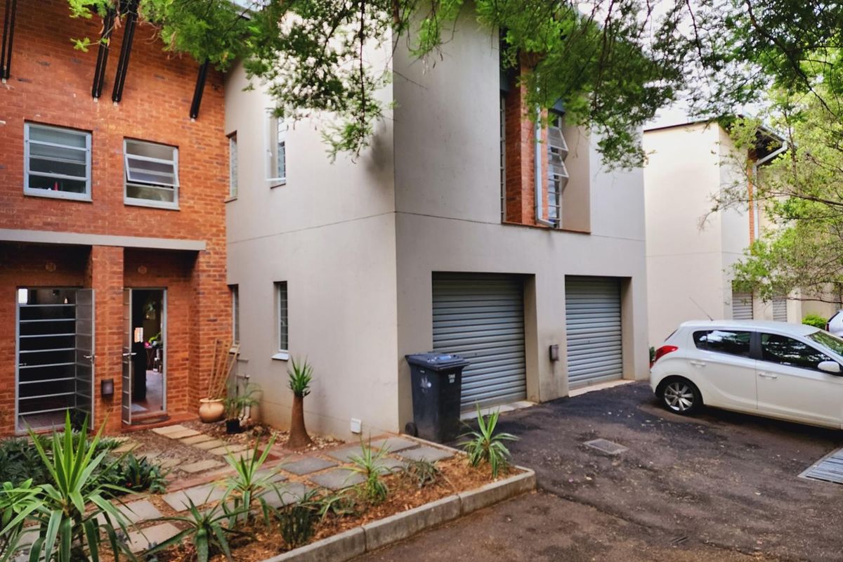 Townhouse For Sale in Die Wilgers, Pretoria, Gauteng - Photo 2