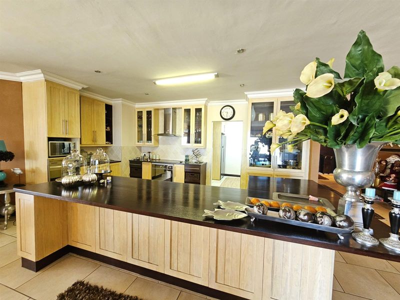 Iconic 733m2 Luxury Penthouse on Main Beach - Panoramic Ocean Views, Jeffreys Bay - Photo 8