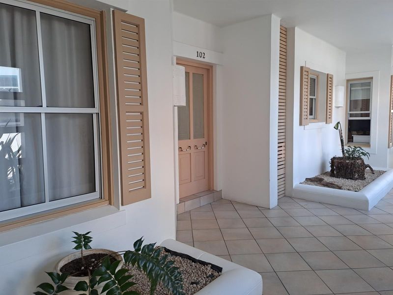 Apartment For Sale in Summerstrand, Port Elizabeth - Photo 2