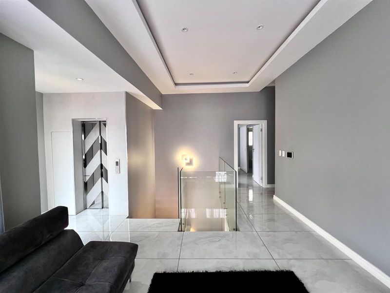 Modern Luxury Living Home in the Heart of Izinga - Photo 8