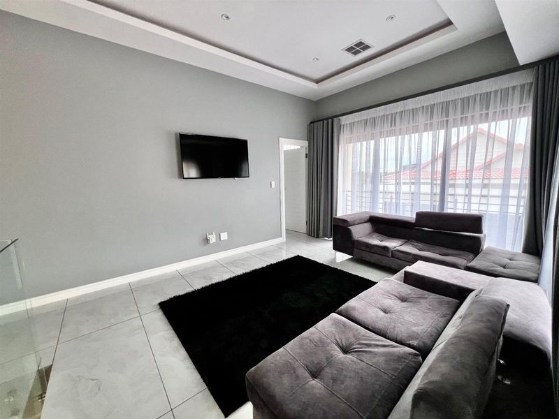 Modern Luxury Living Home in the Heart of Izinga - Photo 7