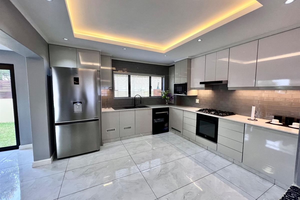 Modern Luxury Living Home in the Heart of Izinga - Photo 5