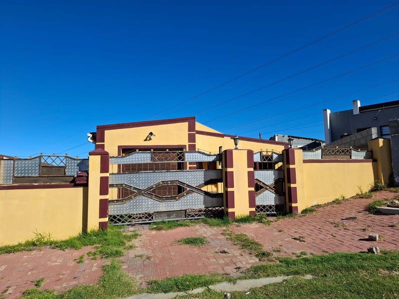Neat 3-Bedroom 2-Bathroom Home To Rent in Kwamagxaki, Port Elizabeth - Photo 2