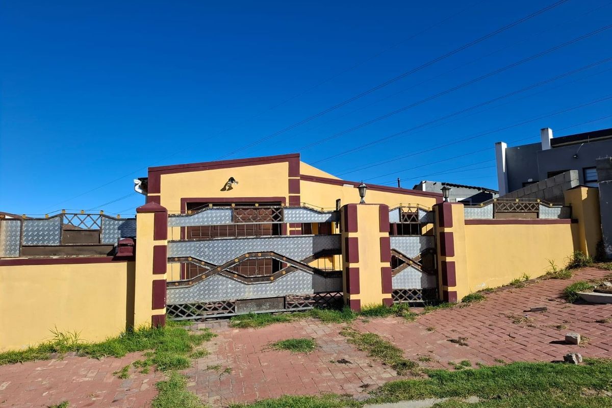 Neat 3-Bedroom 2-Bathroom Home To Rent in Kwamagxaki, Port Elizabeth - Photo 2
