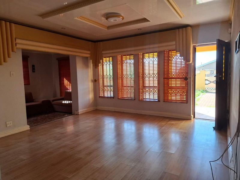 Neat 3-Bedroom 2-Bathroom Home To Rent in Kwamagxaki, Port Elizabeth - Photo 10