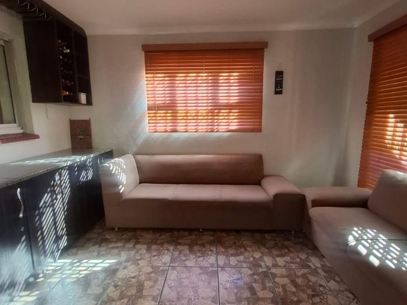 Neat 3-Bedroom 2-Bathroom Home To Rent in Kwamagxaki, Port Elizabeth - Photo 5