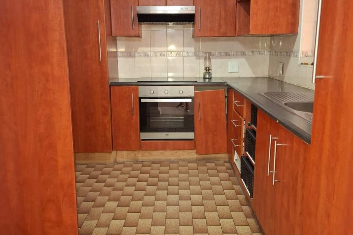 Neat 3-Bedroom 2-Bathroom Home To Rent in Kwamagxaki, Port Elizabeth - Photo 3