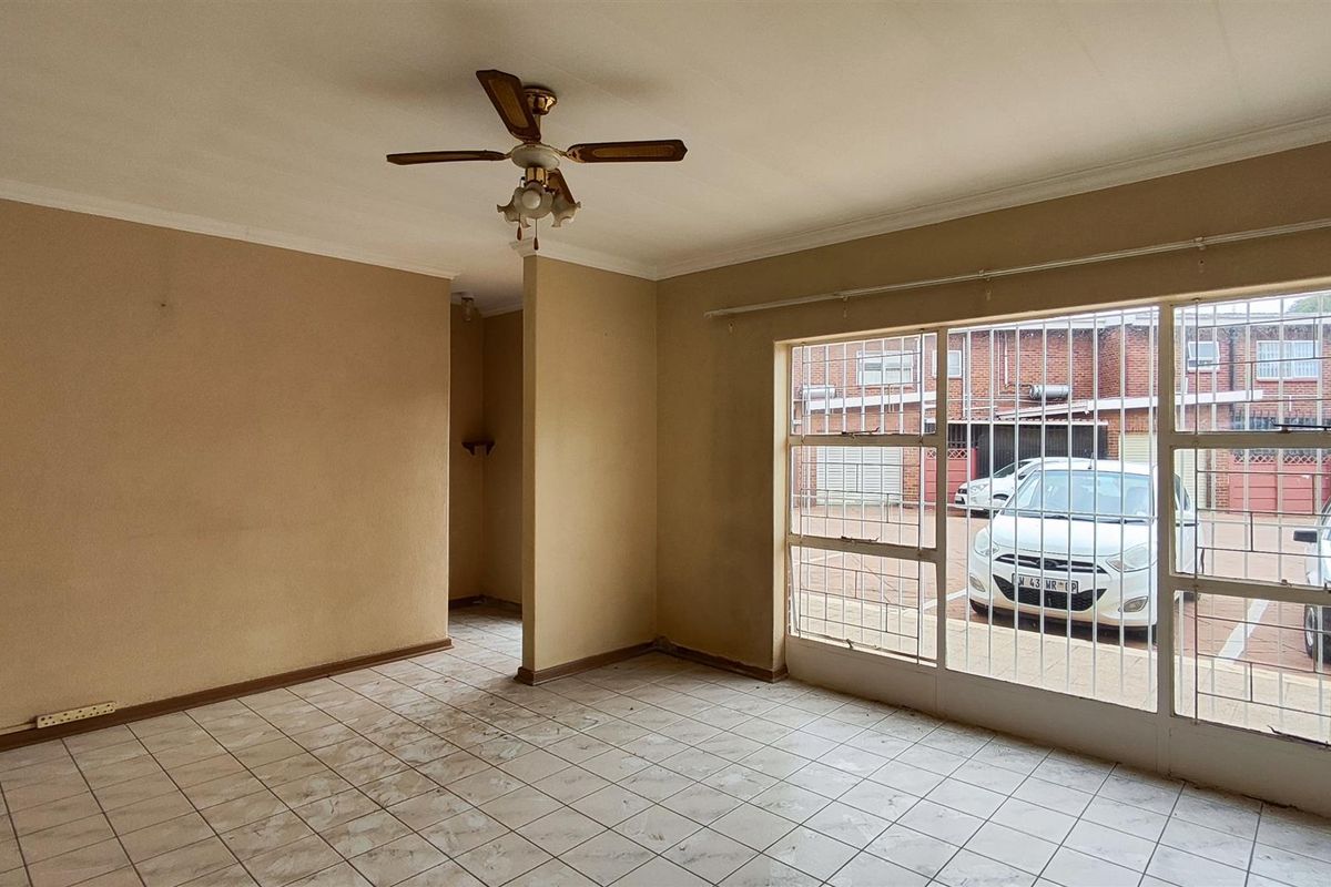 Townhouse For Sale - Berton Park - Photo 4