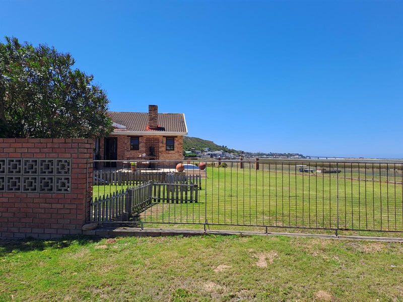 Stunning 5 Bedroom property plus 1 Bedroom flat for sale in Amsterdamhoek - Photo 2