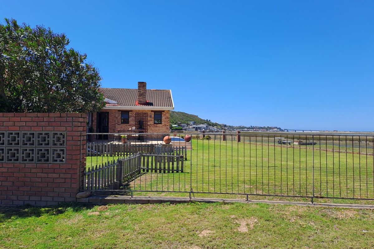 Stunning 5 Bedroom property plus 1 Bedroom flat for sale in Amsterdamhoek - Photo 2