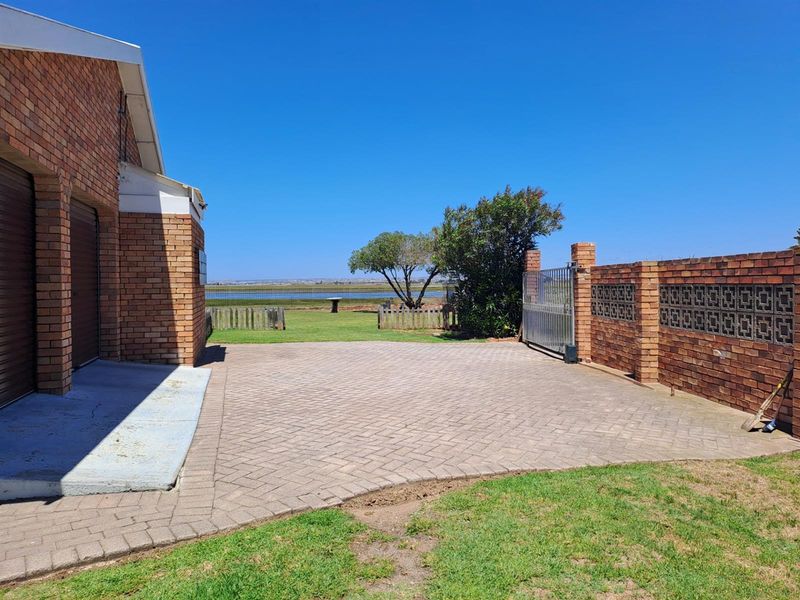 Stunning 5 Bedroom property plus 1 Bedroom flat for sale in Amsterdamhoek - Photo 6