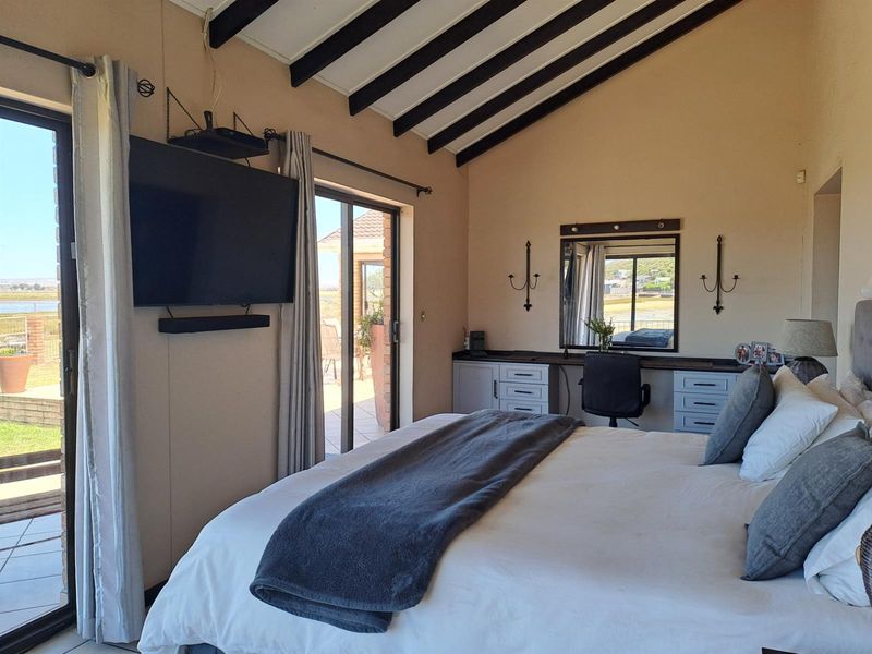 Stunning 5 Bedroom property plus 1 Bedroom flat for sale in Amsterdamhoek - Photo 9