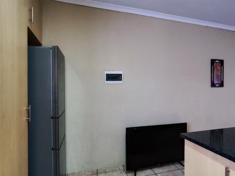 Charming 2-Bedroom Home for Sale in Norton Small Farms - Photo 5