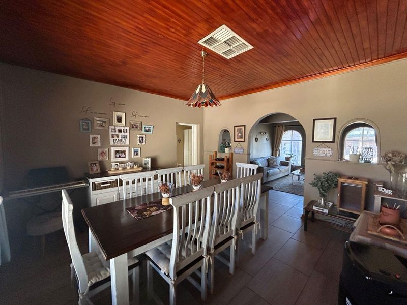 ☀️ Monument Heights Oasis: Sparkling Pool, Solar Power, and Endless Family Fun Awaits! - Photo 5