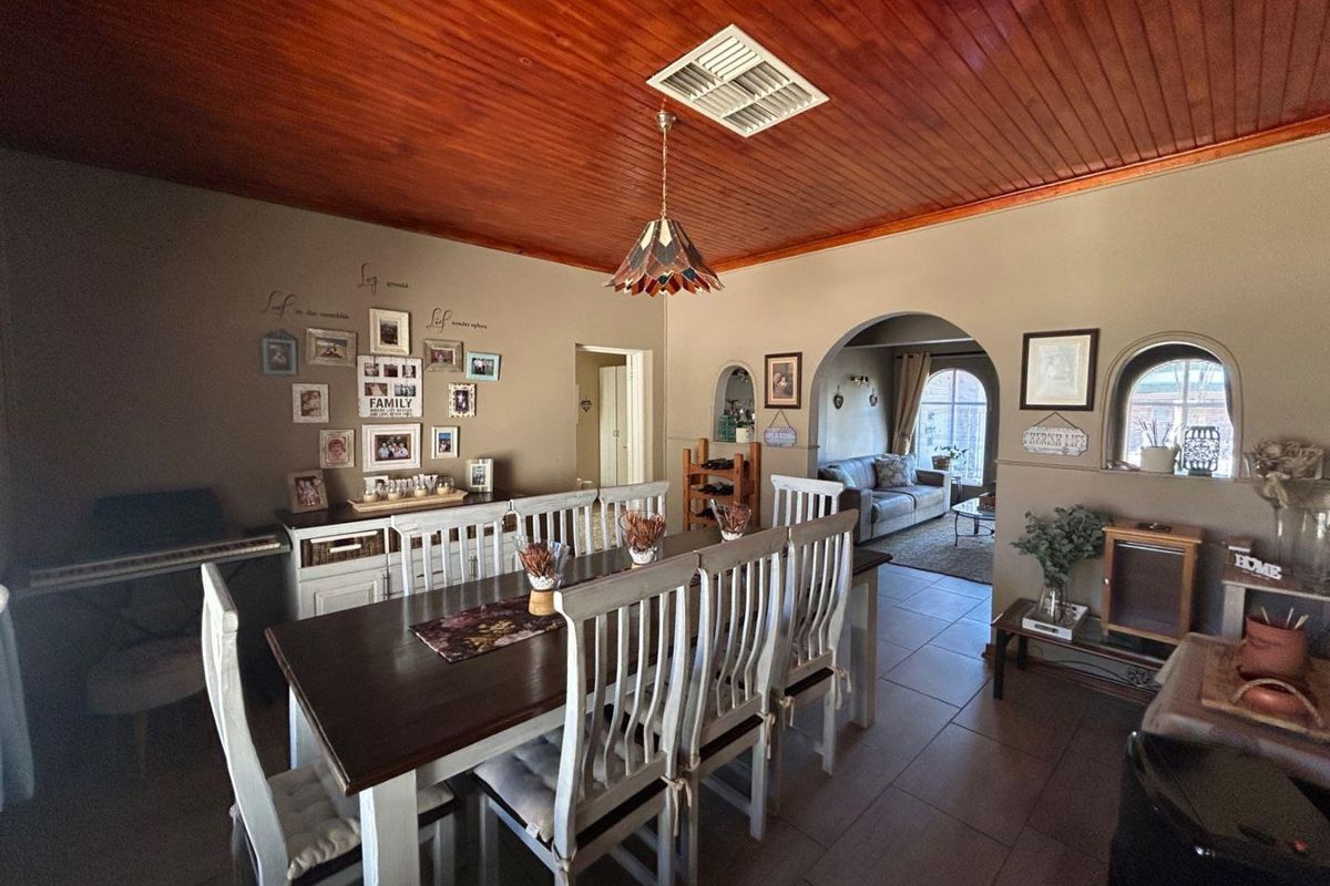 ☀️ Monument Heights Oasis: Sparkling Pool, Solar Power, and Endless Family Fun Awaits! - Photo 5