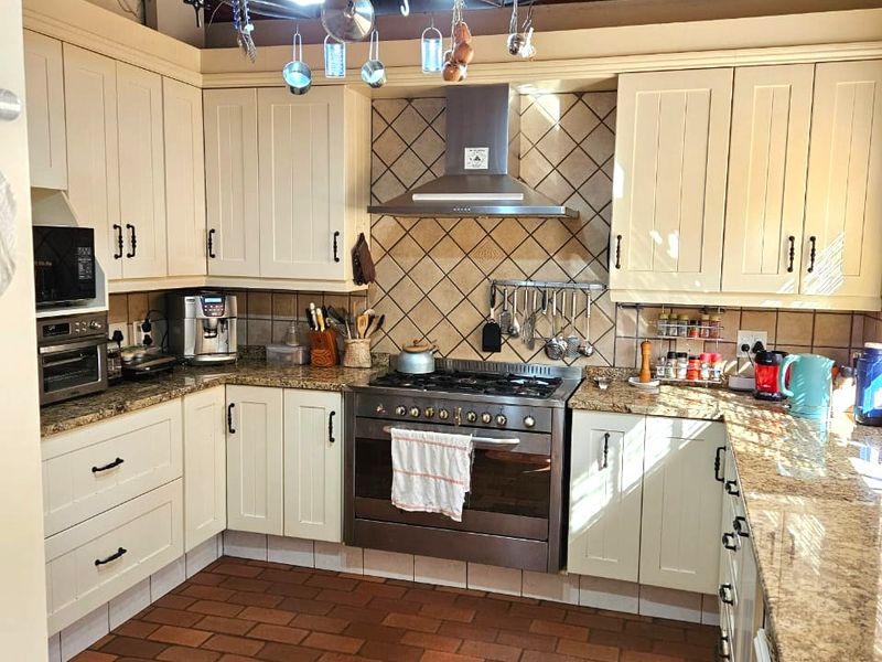 Small Holding with a Workshop, Cottage,  Bed and Breakfast facility and Upmarket Family Home - Photo 3