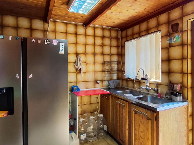 Charming 4-Bedroom Home Perfect for Families - Photo 9