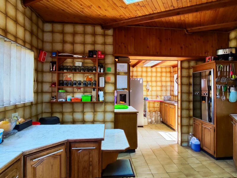 Charming 4-Bedroom Home Perfect for Families - Photo 7