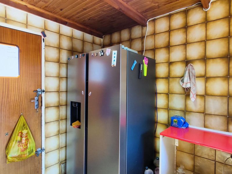 Charming 4-Bedroom Home Perfect for Families - Photo 10