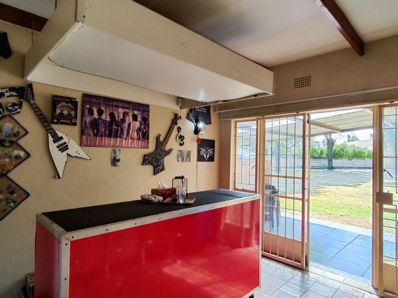 Charming 4-Bedroom Home Perfect for Families - Photo 5