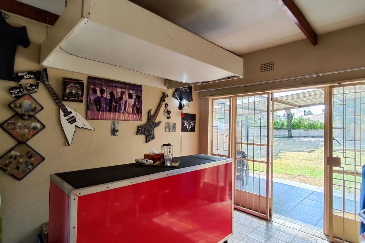 Charming 4-Bedroom Home Perfect for Families - Photo 5