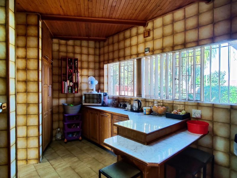 Charming 4-Bedroom Home Perfect for Families - Photo 8