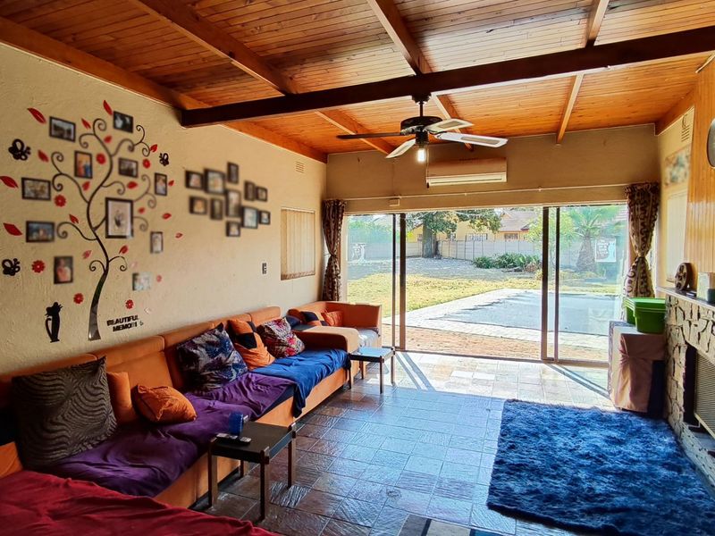 Charming 4-Bedroom Home Perfect for Families - Photo 3