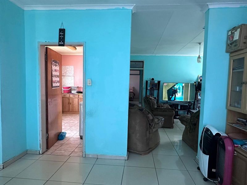 Move-In-Ready 4 Bedroom House in Amajuba Park! - Photo 7