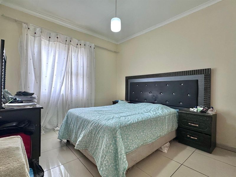 Move-In-Ready 4 Bedroom House in Amajuba Park! - Photo 10