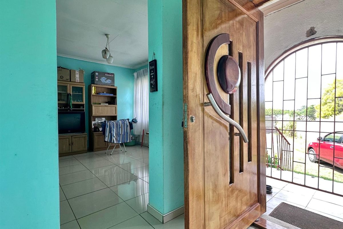 Move-In-Ready 4 Bedroom House in Amajuba Park! - Photo 4