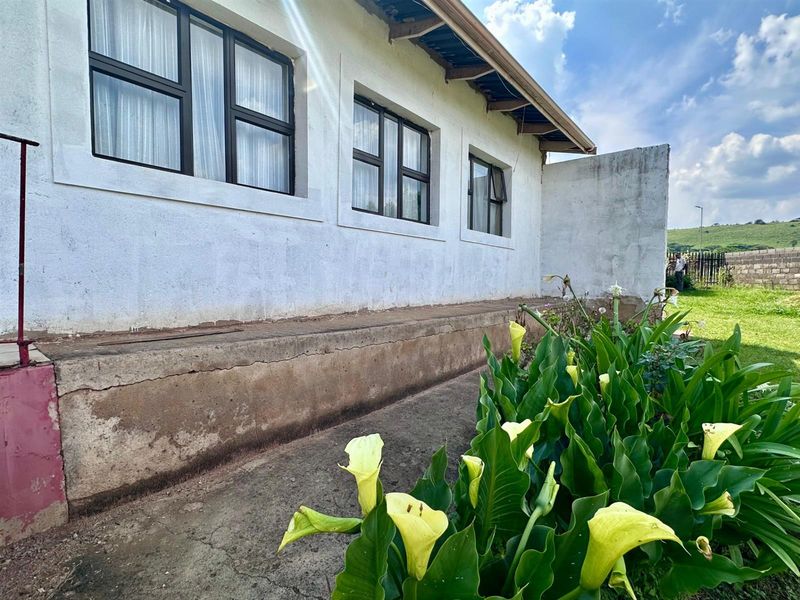 Move-In-Ready 4 Bedroom House in Amajuba Park! - Photo 2