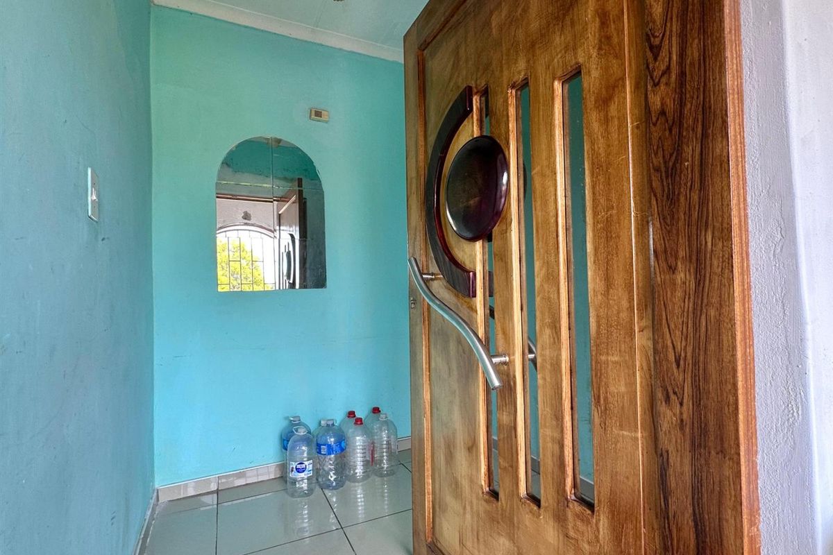 Move-In-Ready 4 Bedroom House in Amajuba Park! - Photo 3