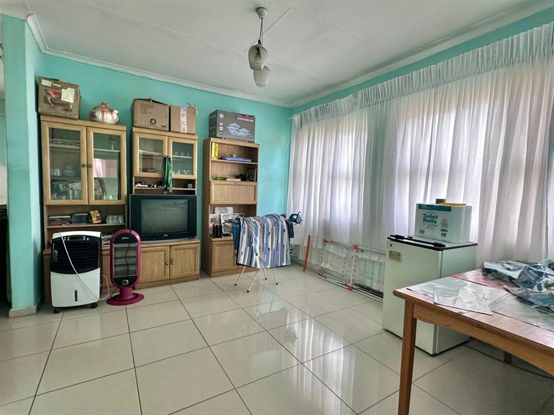 Move-In-Ready 4 Bedroom House in Amajuba Park! - Photo 5