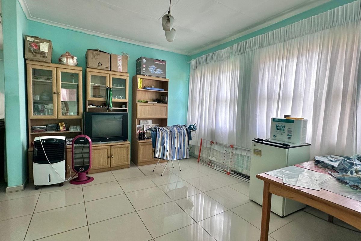 Move-In-Ready 4 Bedroom House in Amajuba Park! - Photo 5