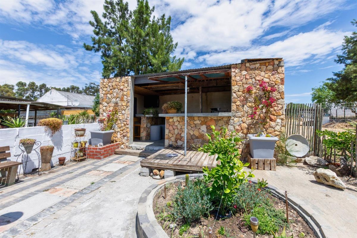 PRICE REDUCED - 12.5 Ha Income property, 2 Main Houses, 3 Cottages, Office and Historic Farmstall - Photo 5