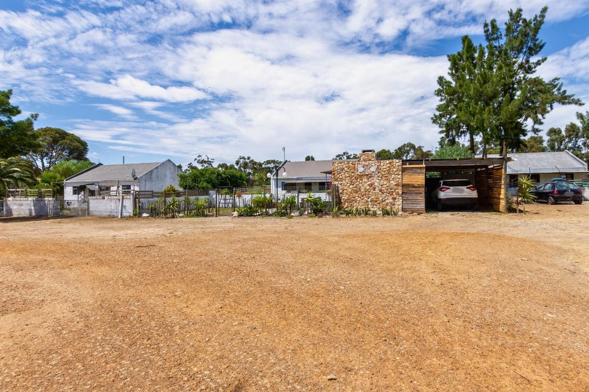 PRICE REDUCED - 12.5 Ha Income property, 2 Main Houses, 3 Cottages, Office and Historic Farmstall - Photo 2