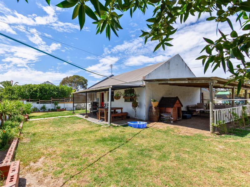 PRICE REDUCED - 12.5 Ha Income property, 2 Main Houses, 3 Cottages, Office and Historic Farmstall - Photo 8