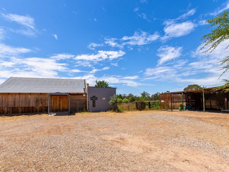 PRICE REDUCED - 12.5 Ha Income property, 2 Main Houses, 3 Cottages, Office and Historic Farmstall - Photo 3