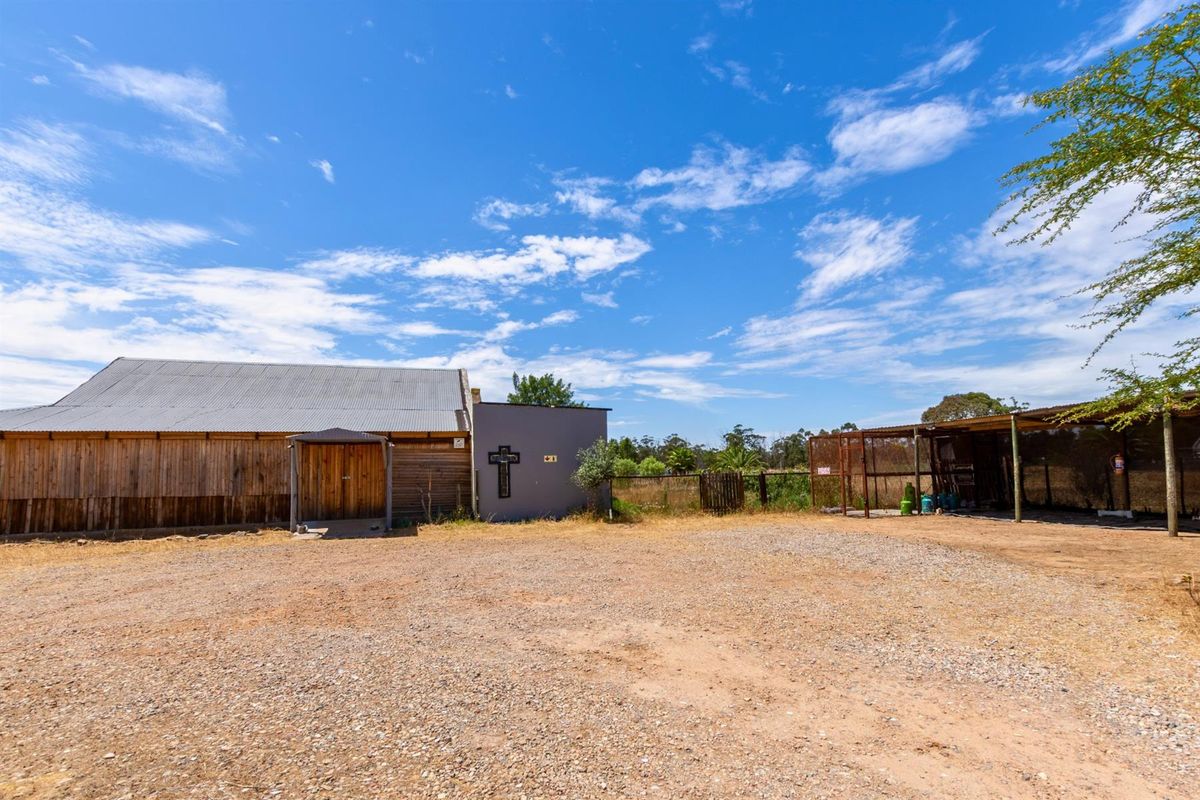 PRICE REDUCED - 12.5 Ha Income property, 2 Main Houses, 3 Cottages, Office and Historic Farmstall - Photo 3